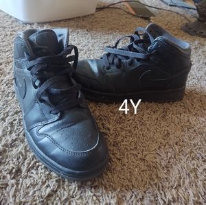 Black Nike Jordans size 4 Youth